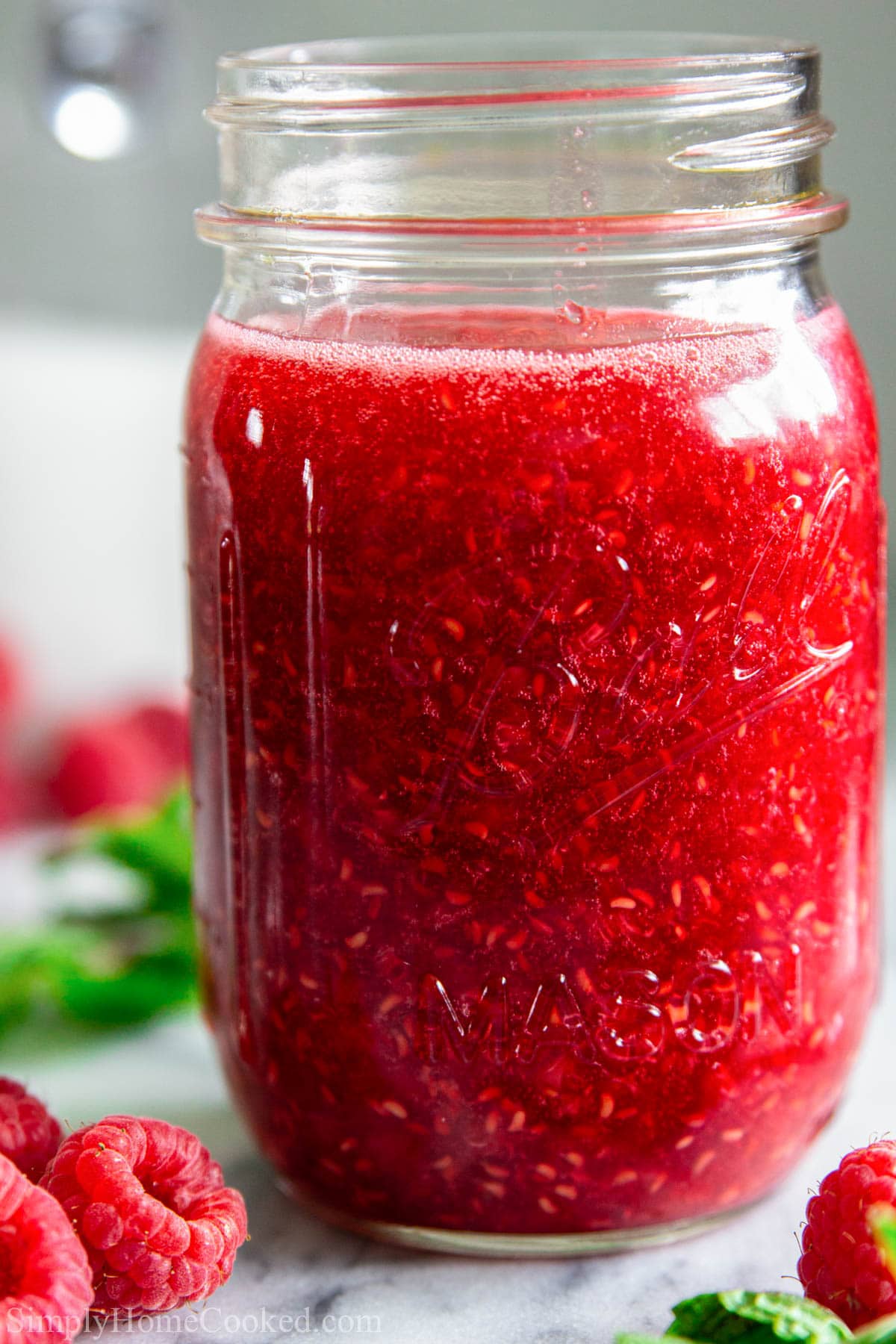 Homemade Raspberry Sauce: Fresh vs. Frozen Berries & Seedless Method