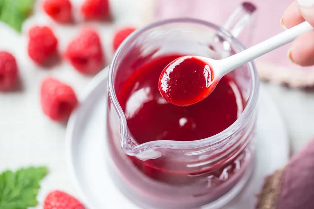Quick & Easy Raspberry Sauce: 10-Minute Recipe for Any Dessert